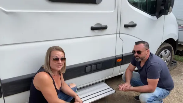 Marche pied H2R Installation d'un marche pied camping car