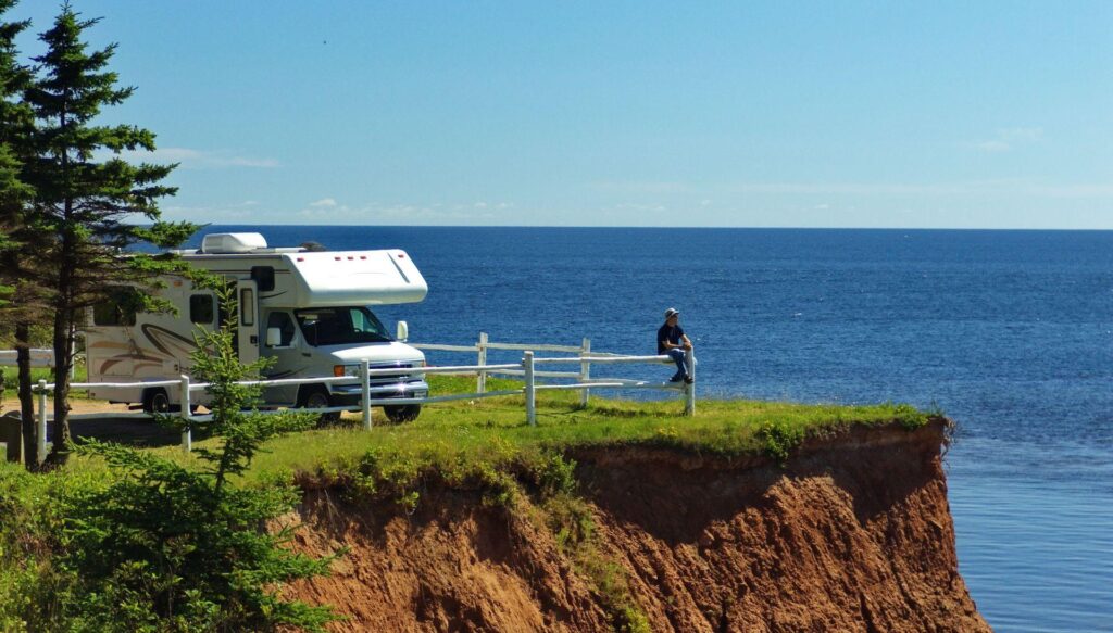 Camping car devant la mer chez l'habitant