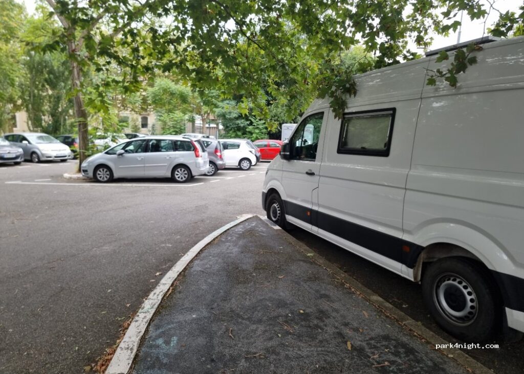 Aire camping car pays basque 11